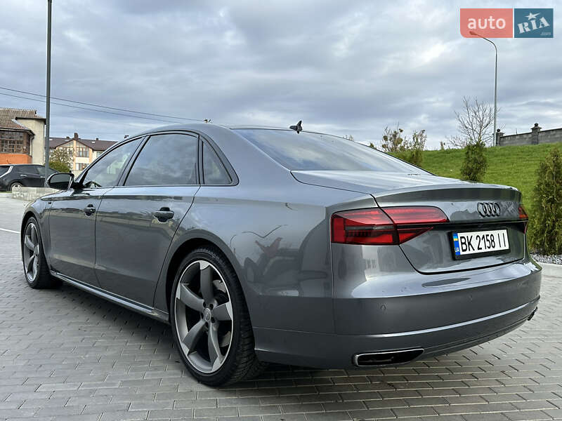 Седан Audi A8 2016 в Рівному