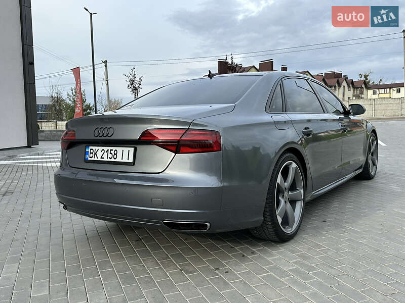 Седан Audi A8 2016 в Рівному