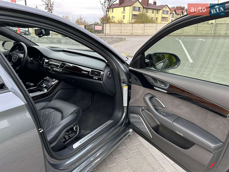 Седан Audi A8 2016 в Рівному