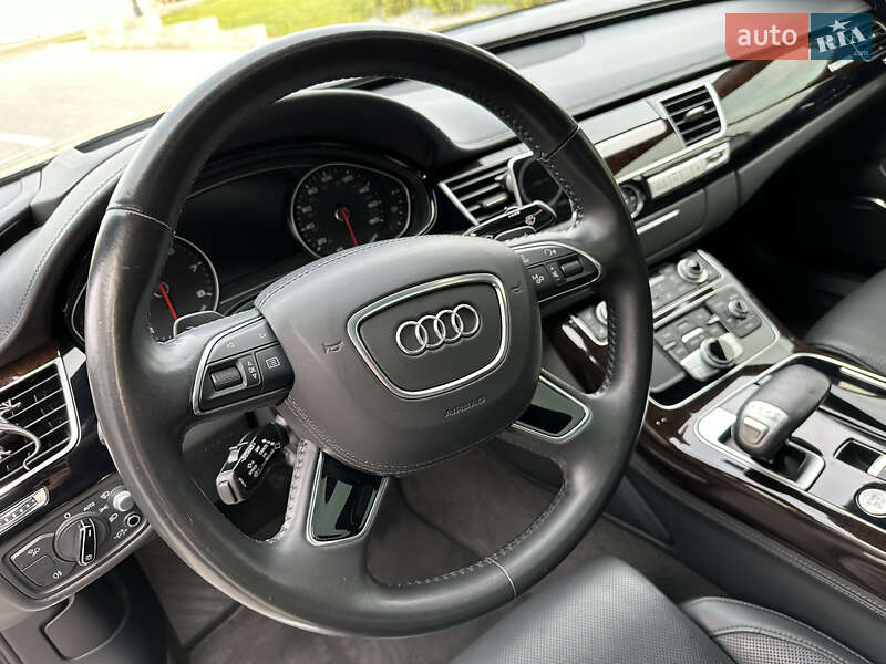 Седан Audi A8 2016 в Рівному