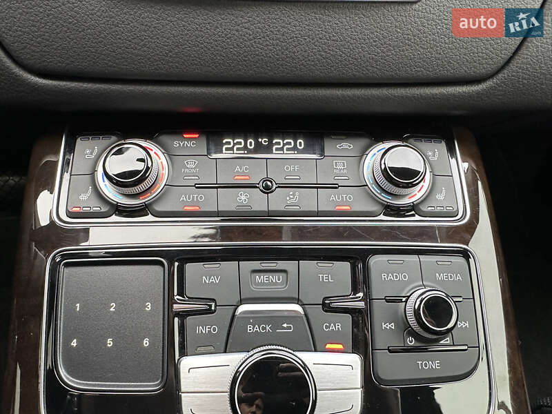 Седан Audi A8 2016 в Рівному