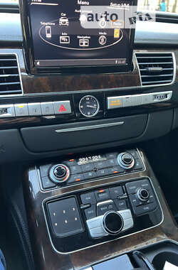 Седан Audi A8 2017 в 