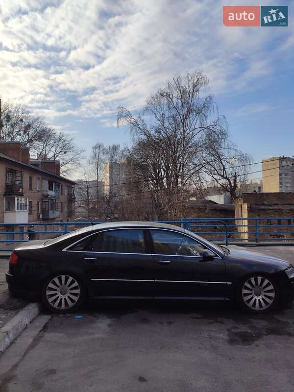 Седан Audi A8 2004 в Киеве