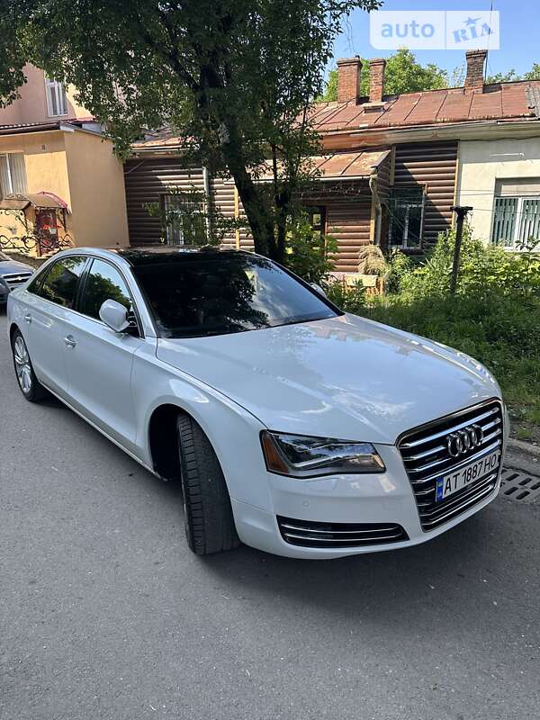 Седан Audi A8 2013 в Ивано-Франковске