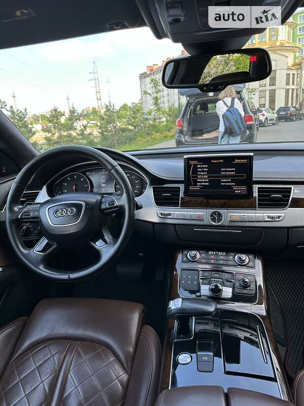Седан Audi A8 2013 в Ивано-Франковске