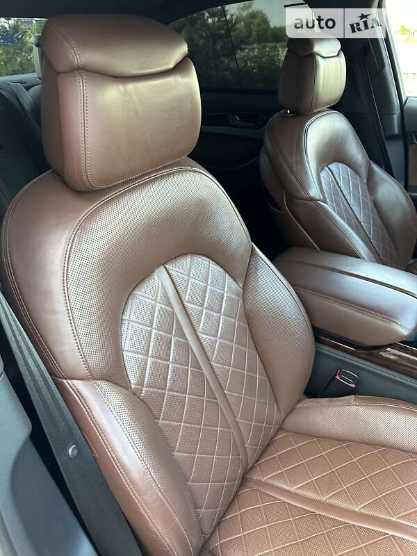 Седан Audi A8 2013 в Ивано-Франковске