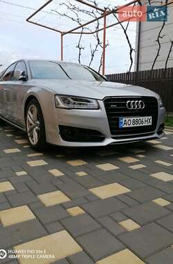 Седан Audi A8 2015 в 