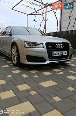 Седан Audi A8 2015 в Иршаве