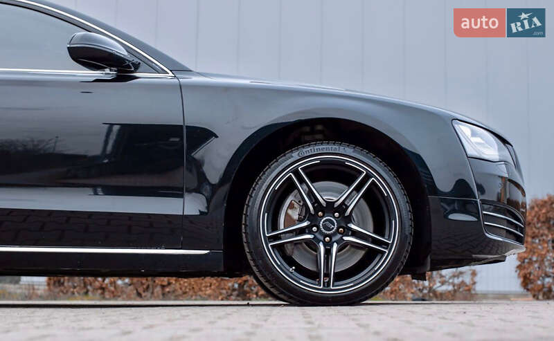 Седан Audi A8 2012 в Луцке