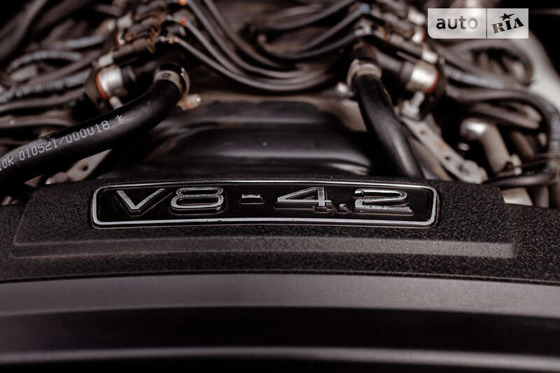 Седан Audi A8 2003 в Ужгороде