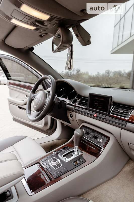 Седан Audi A8 2003 в Ужгороде