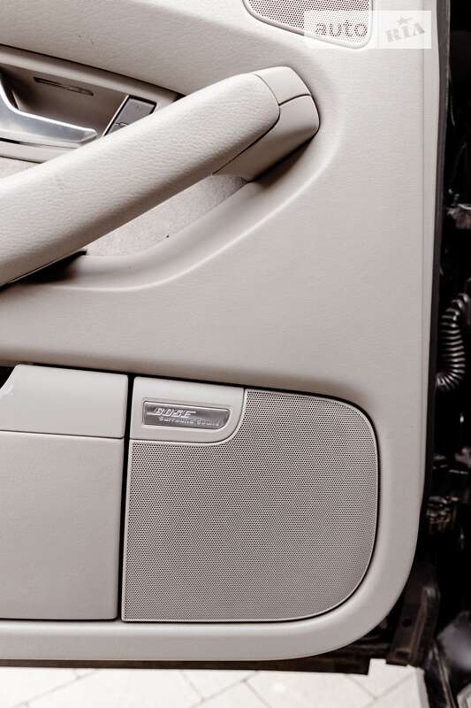 Седан Audi A8 2003 в Ужгороде