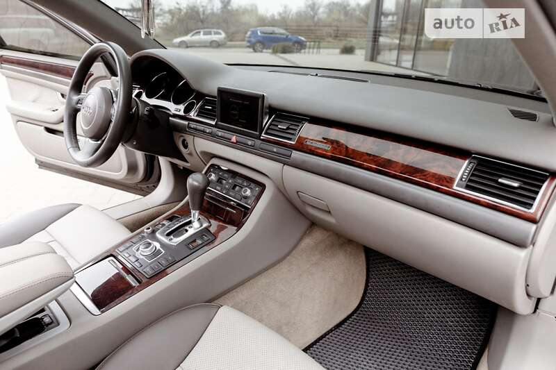 Седан Audi A8 2003 в Ужгороде