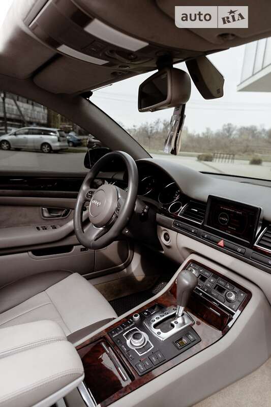 Седан Audi A8 2003 в Ужгороде