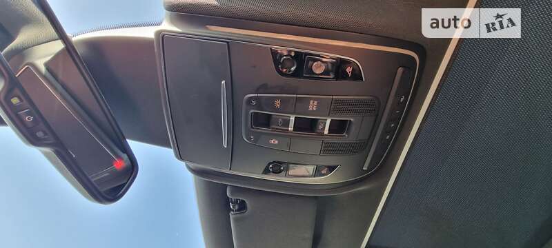 Седан Audi A8 2013 в Дубні