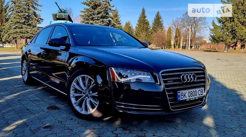 Седан Audi A8 2013 в Дубні