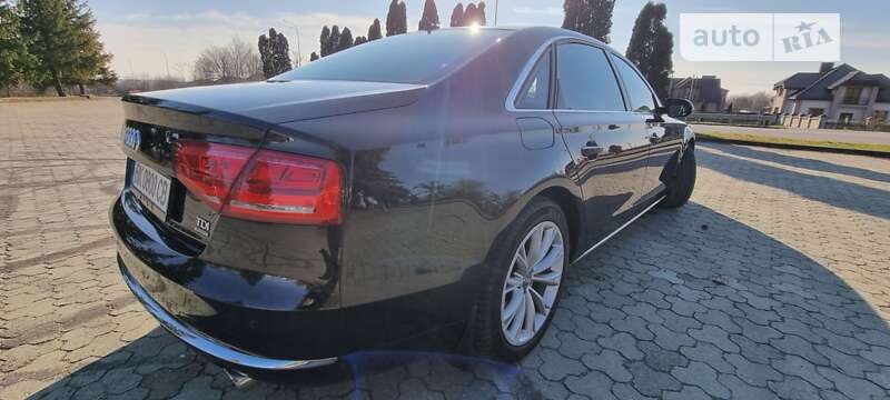 Седан Audi A8 2013 в Дубні