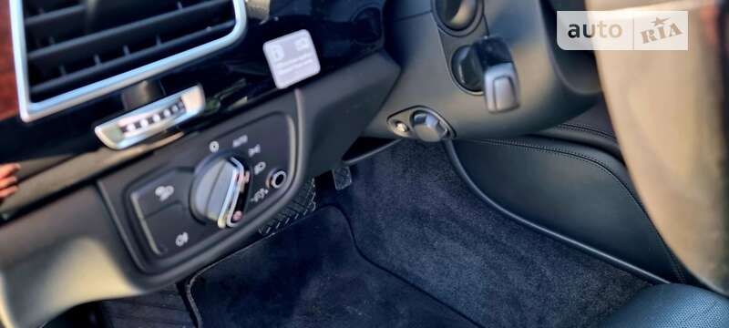 Седан Audi A8 2013 в Дубні