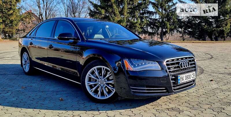 Седан Audi A8 2013 в Дубні