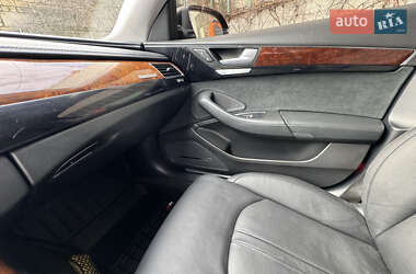 Седан Audi A8 2013 в Одесі