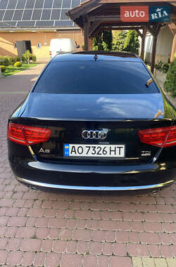 Седан Audi A8 2010 в Ужгороде