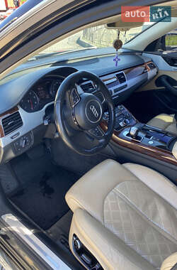 Седан Audi A8 2010 в Ужгороде