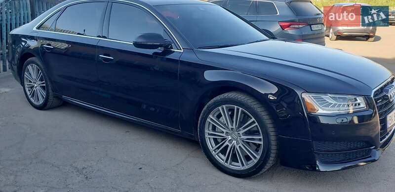 Седан Audi A8 2016 в Рівному