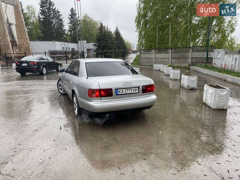 Седан Audi A8 1996 в Киеве