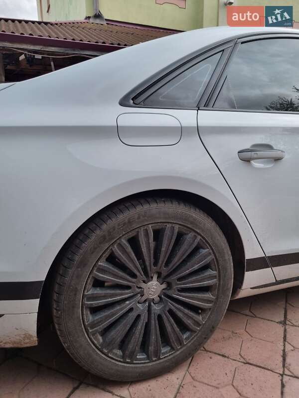 Седан Audi A8 2015 в Чернігові