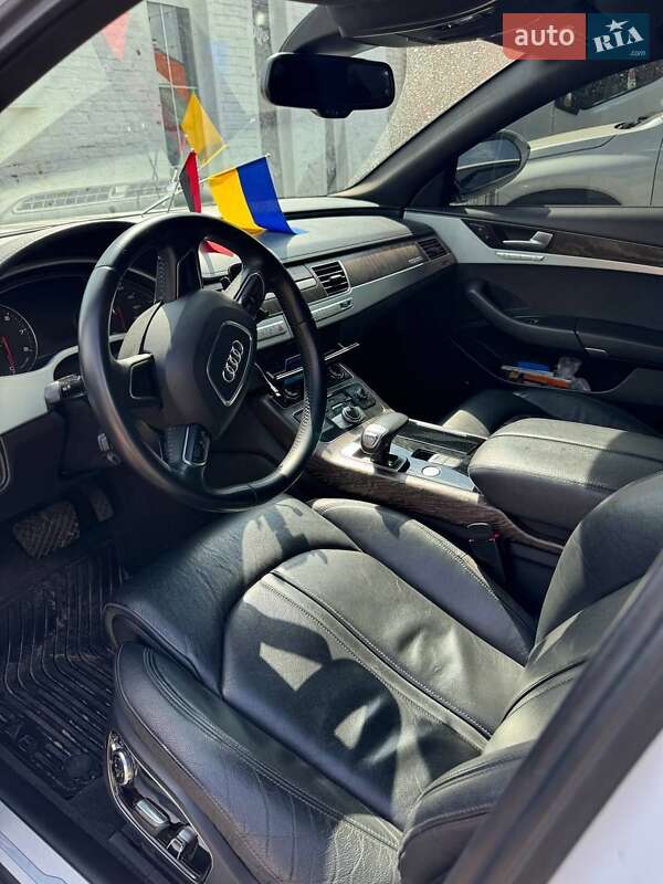 Седан Audi A8 2015 в Чернігові