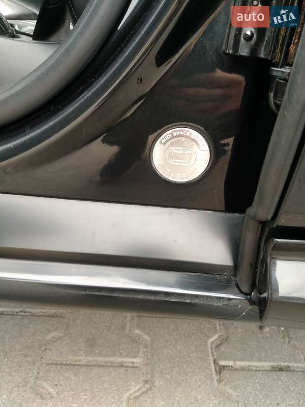 Седан Audi A8 2004 в Львові