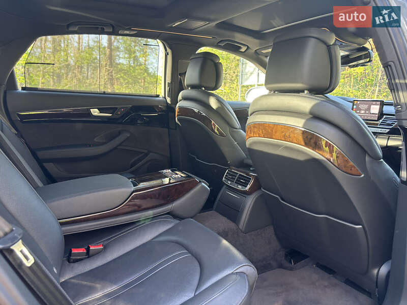 Седан Audi A8 2015 в Луцьку
