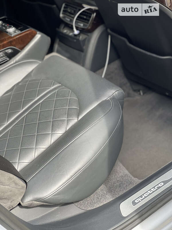 Седан Audi A8 2017 в Львове
