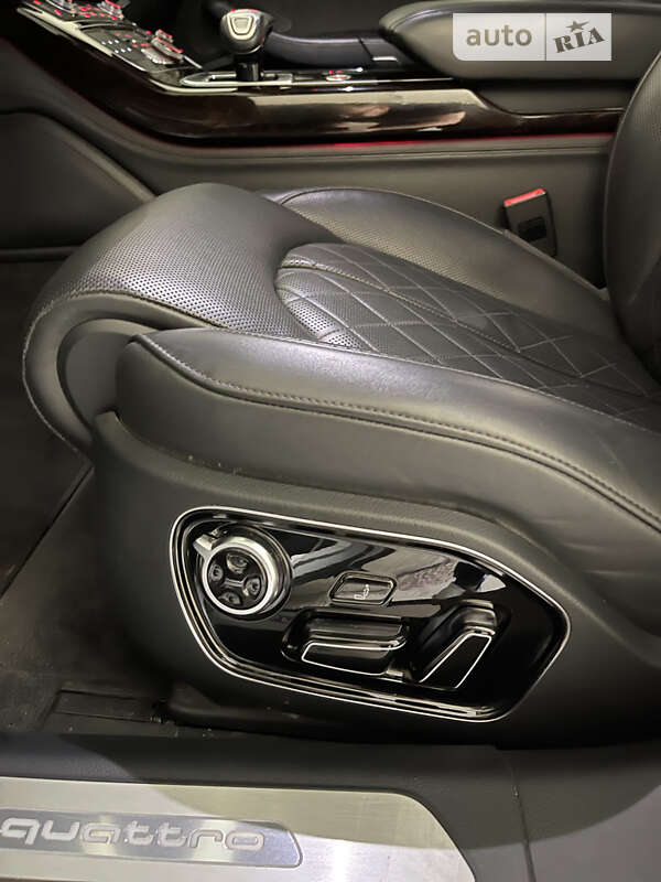 Седан Audi A8 2017 в Львове