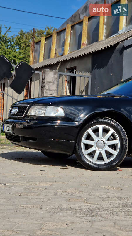 Седан Audi A8 1995 в Ужгороде
