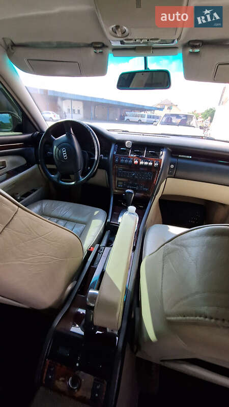 Седан Audi A8 1995 в Ужгороде
