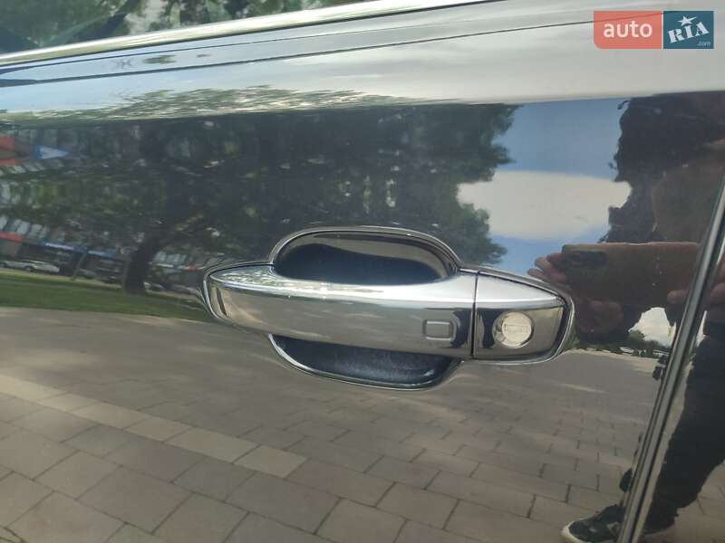 Седан Audi A8 2013 в Ужгороде