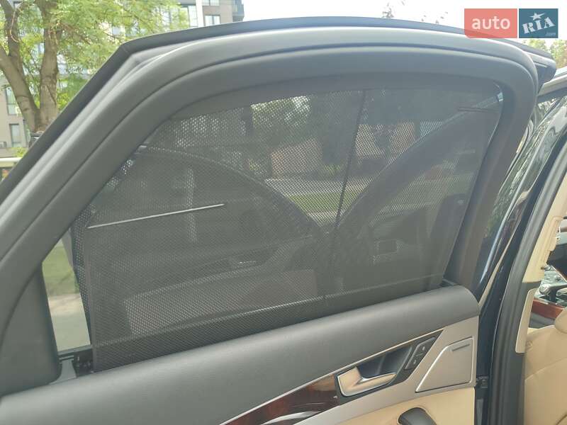 Седан Audi A8 2013 в Ужгороде