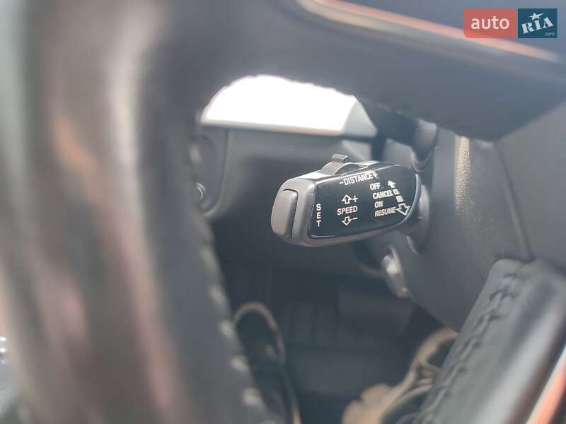 Седан Audi A8 2013 в Ужгороде