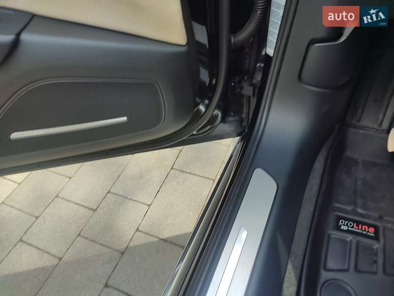 Седан Audi A8 2013 в Ужгороде