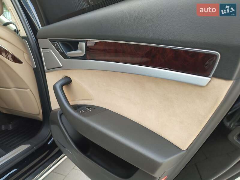 Седан Audi A8 2013 в Ужгороде