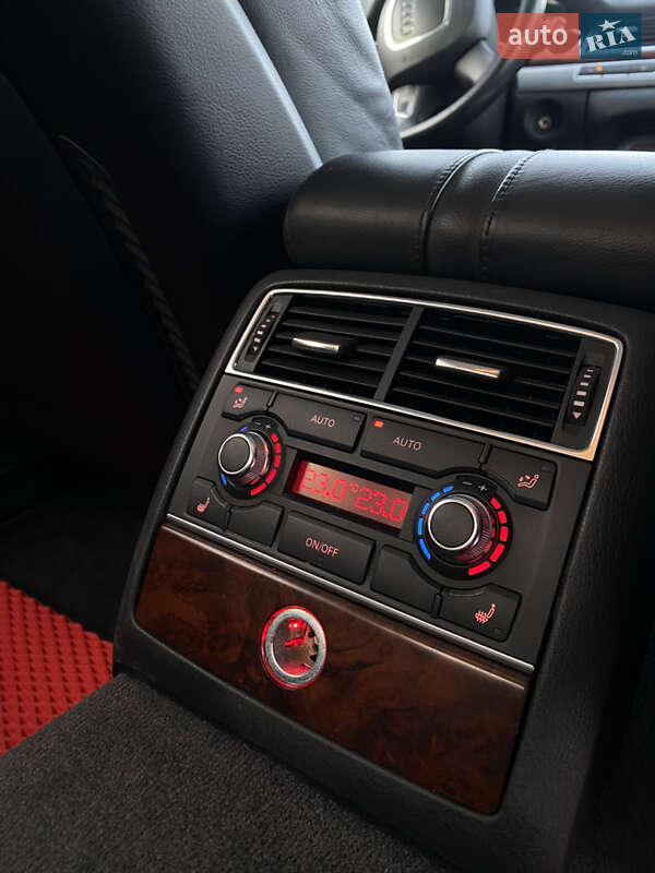 Седан Audi A8 2009 в Звягеле