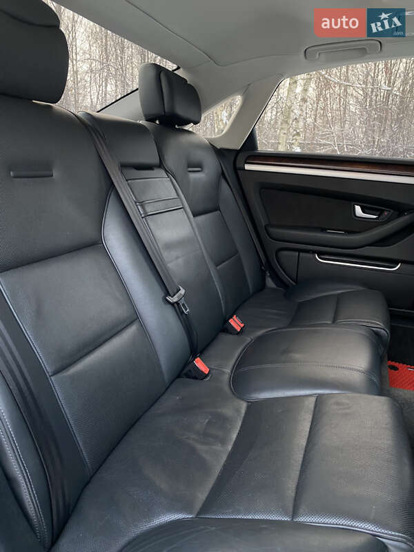 Седан Audi A8 2009 в Звягеле