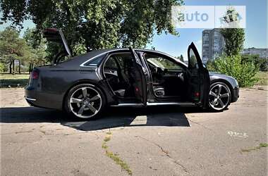 Седан Audi A8 2012 в Кременчуці