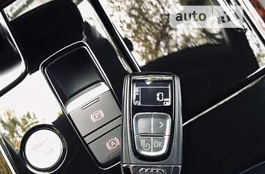 Седан Audi A8 2012 в Кременчуці