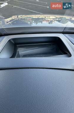 Седан Audi A8 2015 в 