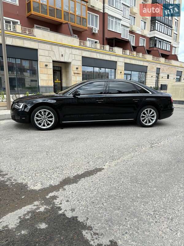Седан Audi A8 2011 в Умані