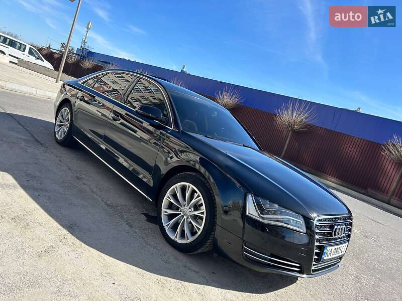 Седан Audi A8 2011 в Умані