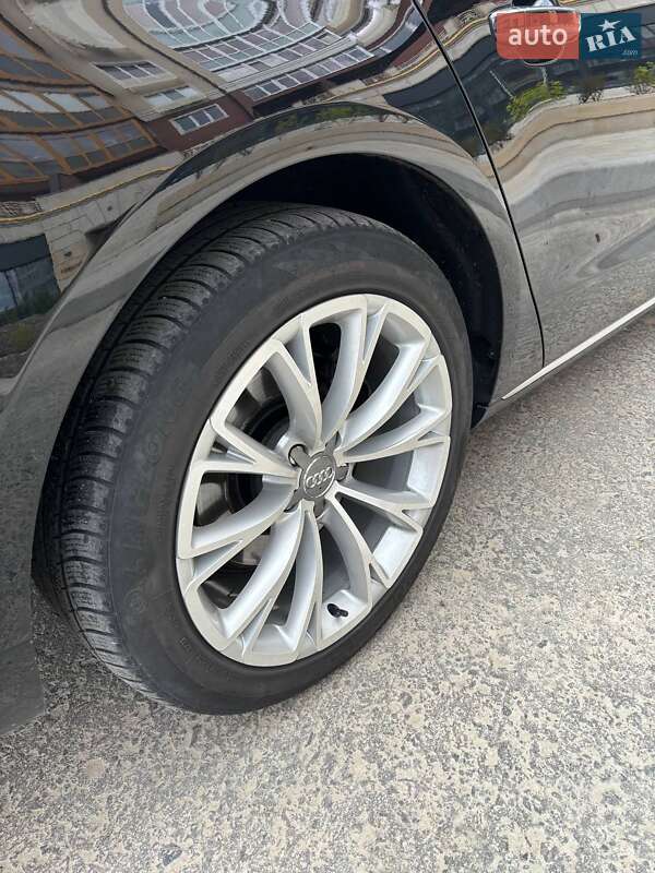 Седан Audi A8 2011 в Умані