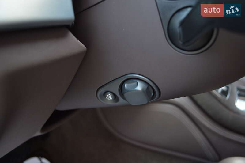 Седан Audi A8 2012 в Львове